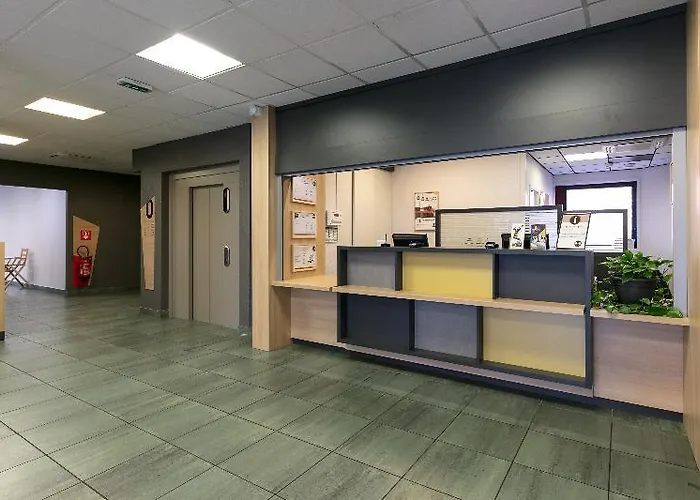 מלון Centre Canal Du Midi 3*